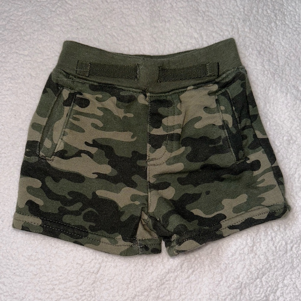 Baby boy 3-6m camo shorts.